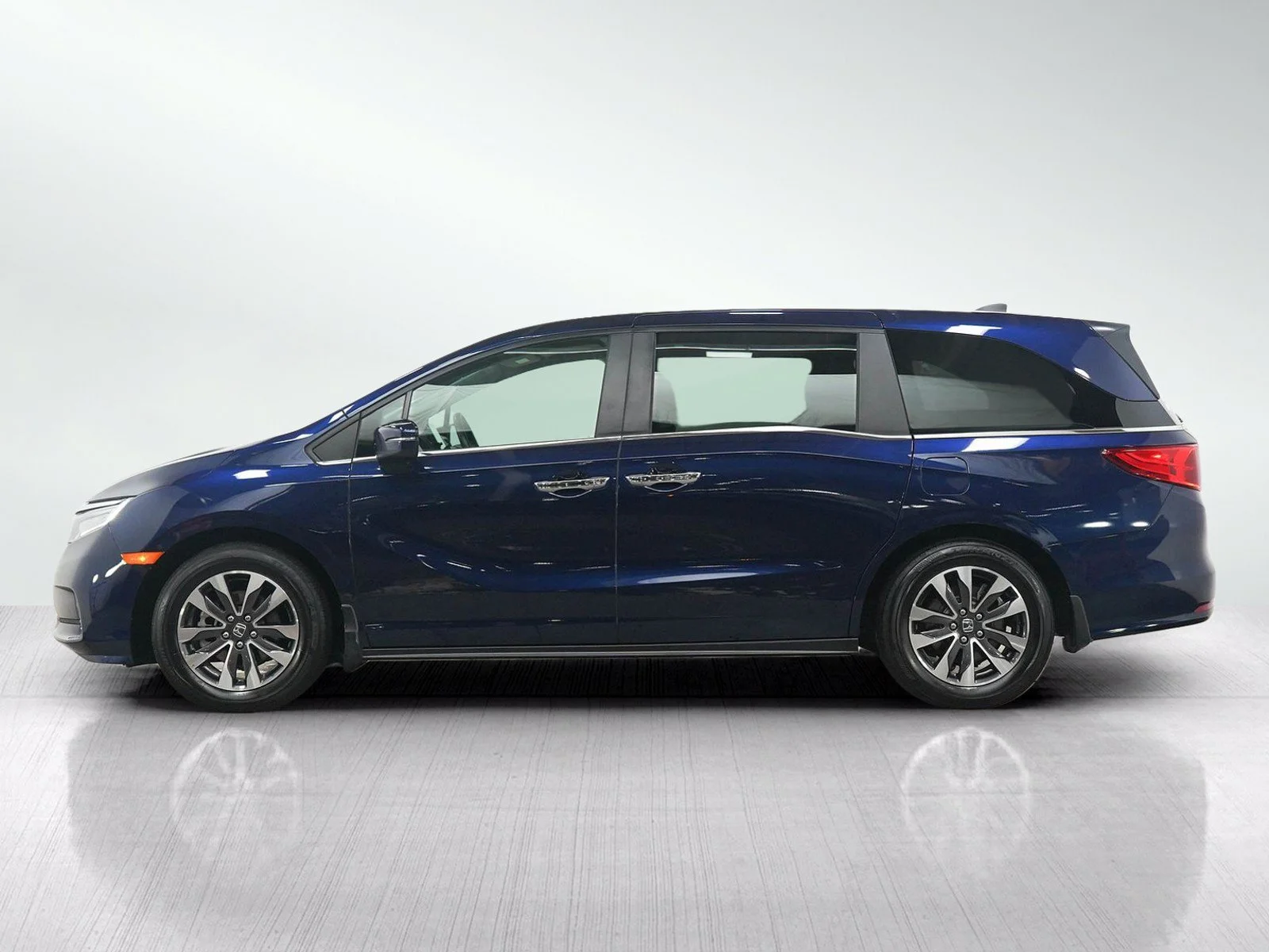 Used 2024 Honda Odyssey EX-L with VIN 5FNRL6H61RB013848 for sale in Burnsville, Minnesota