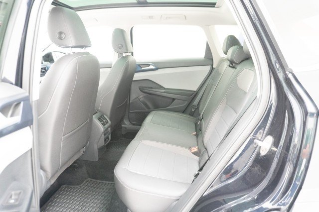 Used 2024 BLACK Volkswagen SE image 22