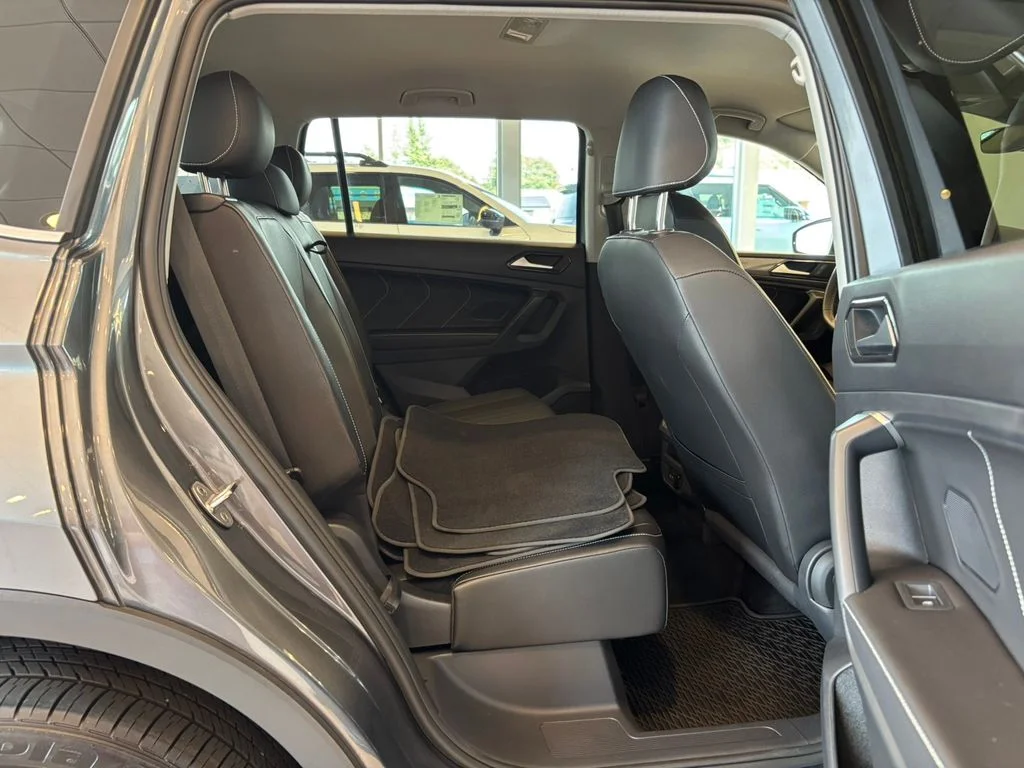 Used 2023  Volkswagen 2.0T SE image 26