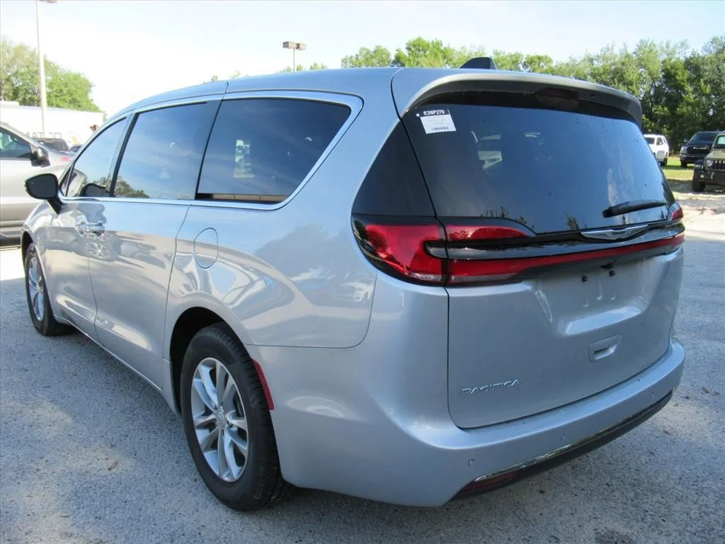New 2026 Silver Mist Clear-Coat Exterior Paint Chrysler Select image 5