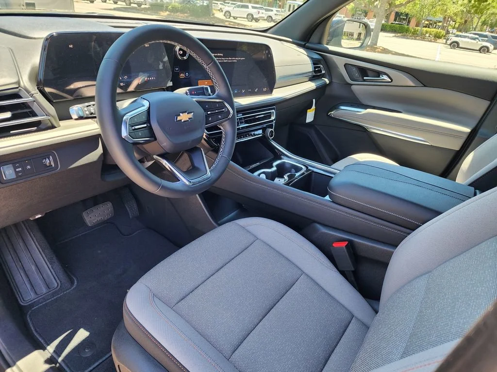 2025 Chevrolet Traverse LT - Photo 9