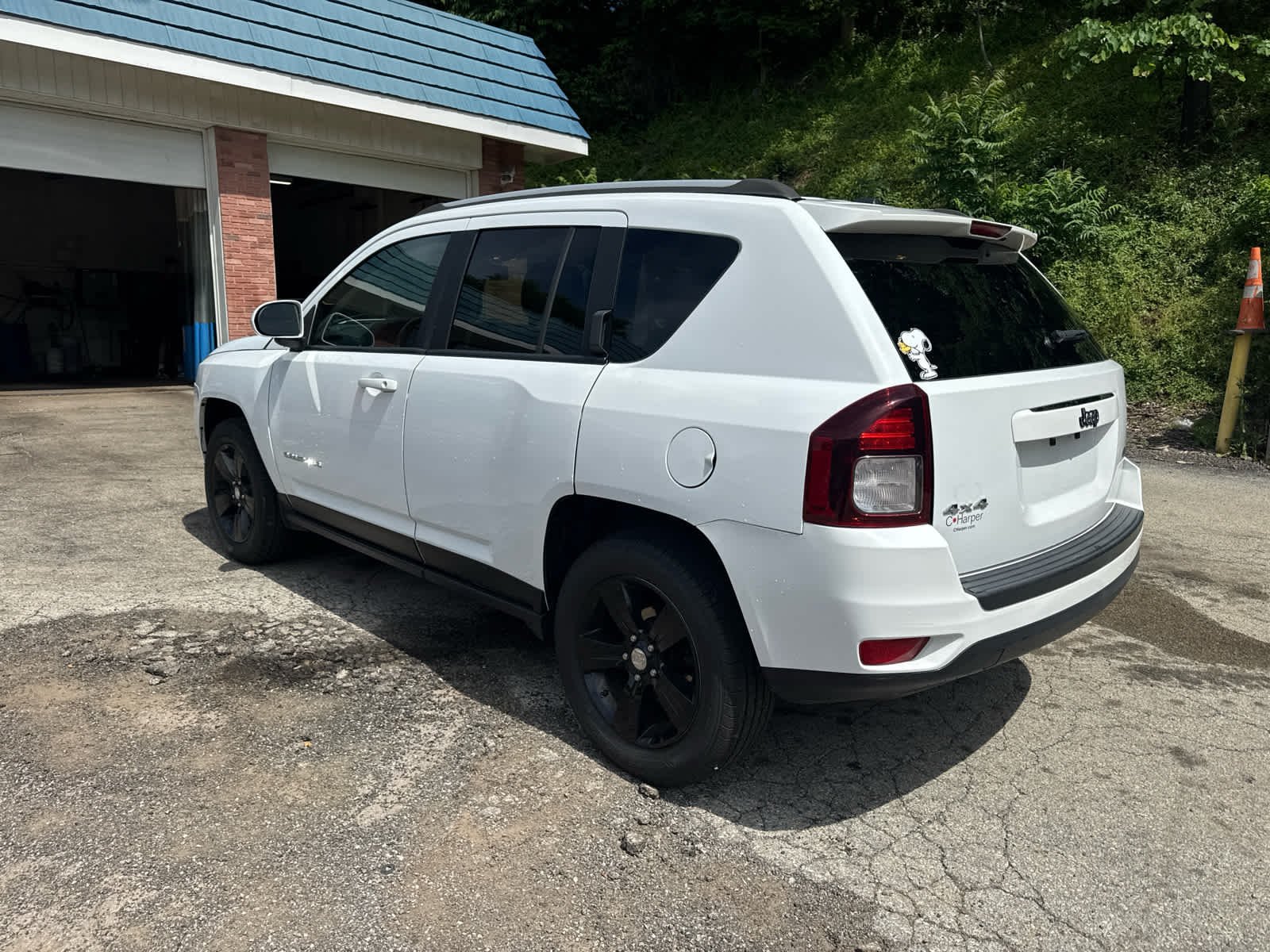 Used 2017 Bright White Clearcoat Jeep Latitude image 8