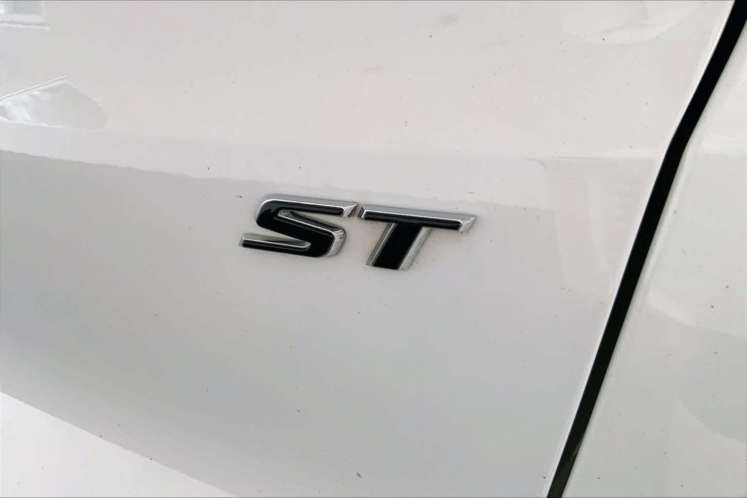 Used 2024 Summit White Buick Sport Touring image 10