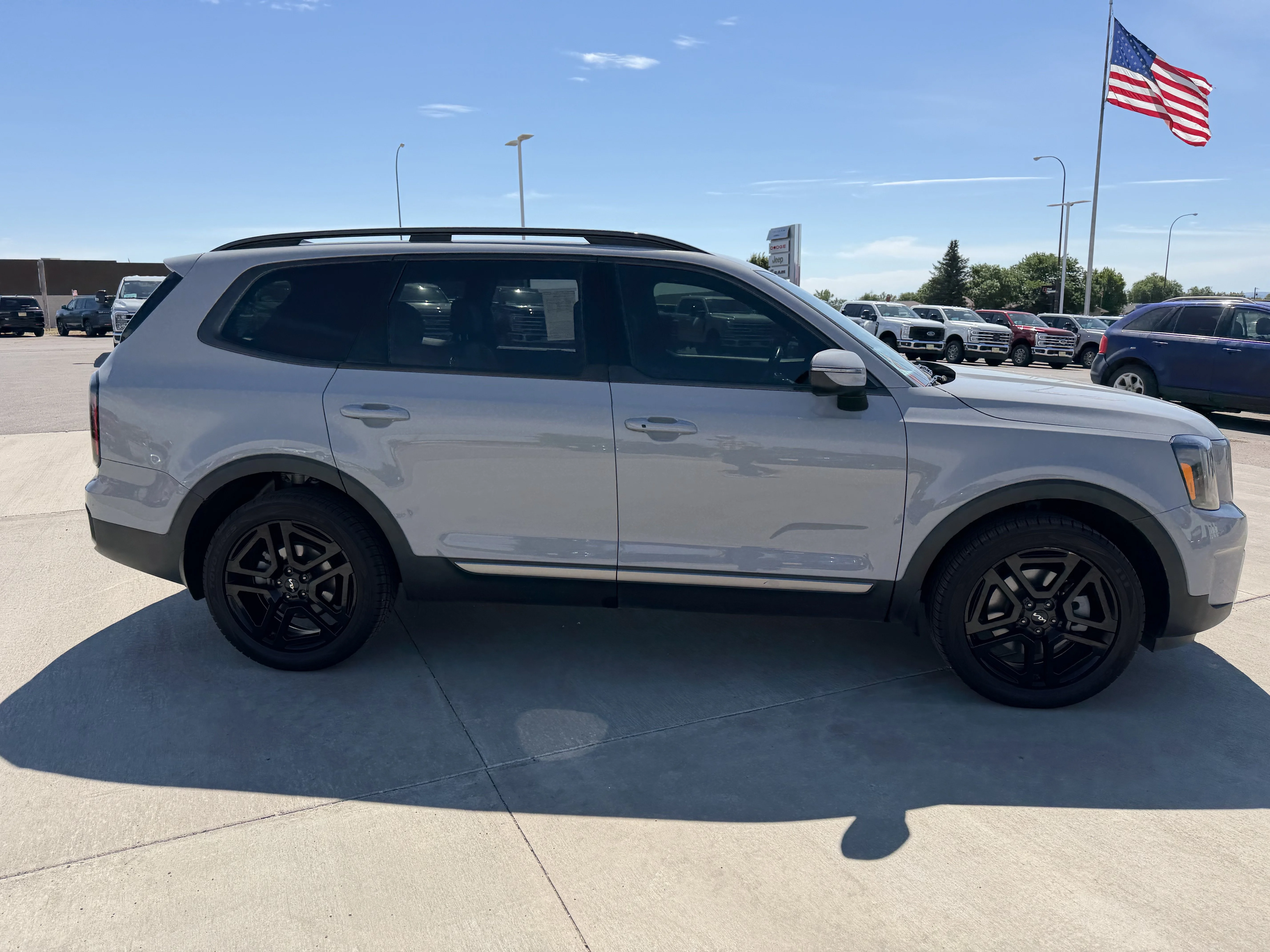 Used 2023 Wolf Gray Kia EX X-Line image 4