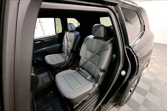 Used 2025 Ebony Twilight Metallic GMC AT4 image 24