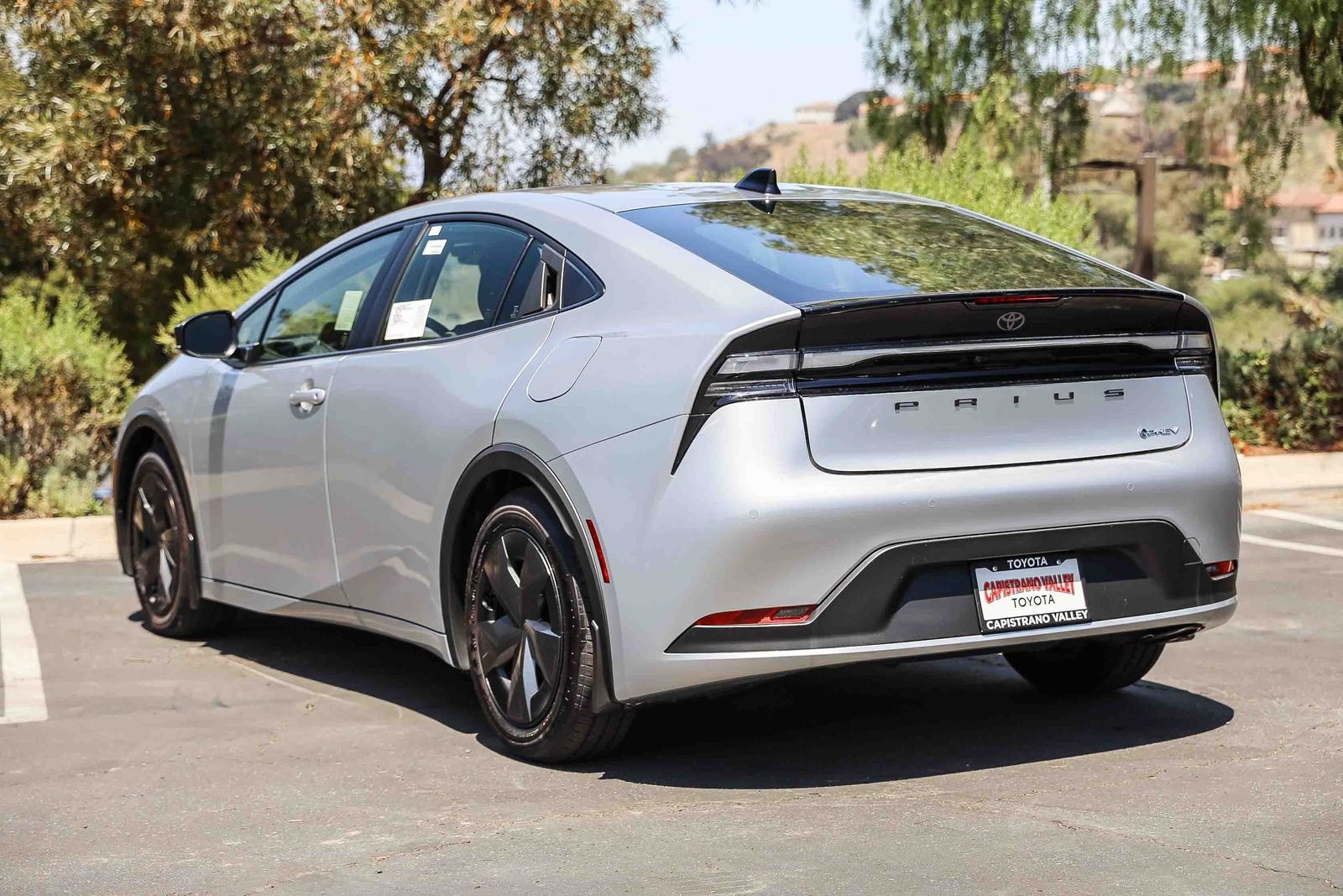 2026 Toyota Prius Plug-in Hybrid SE - Photo 6