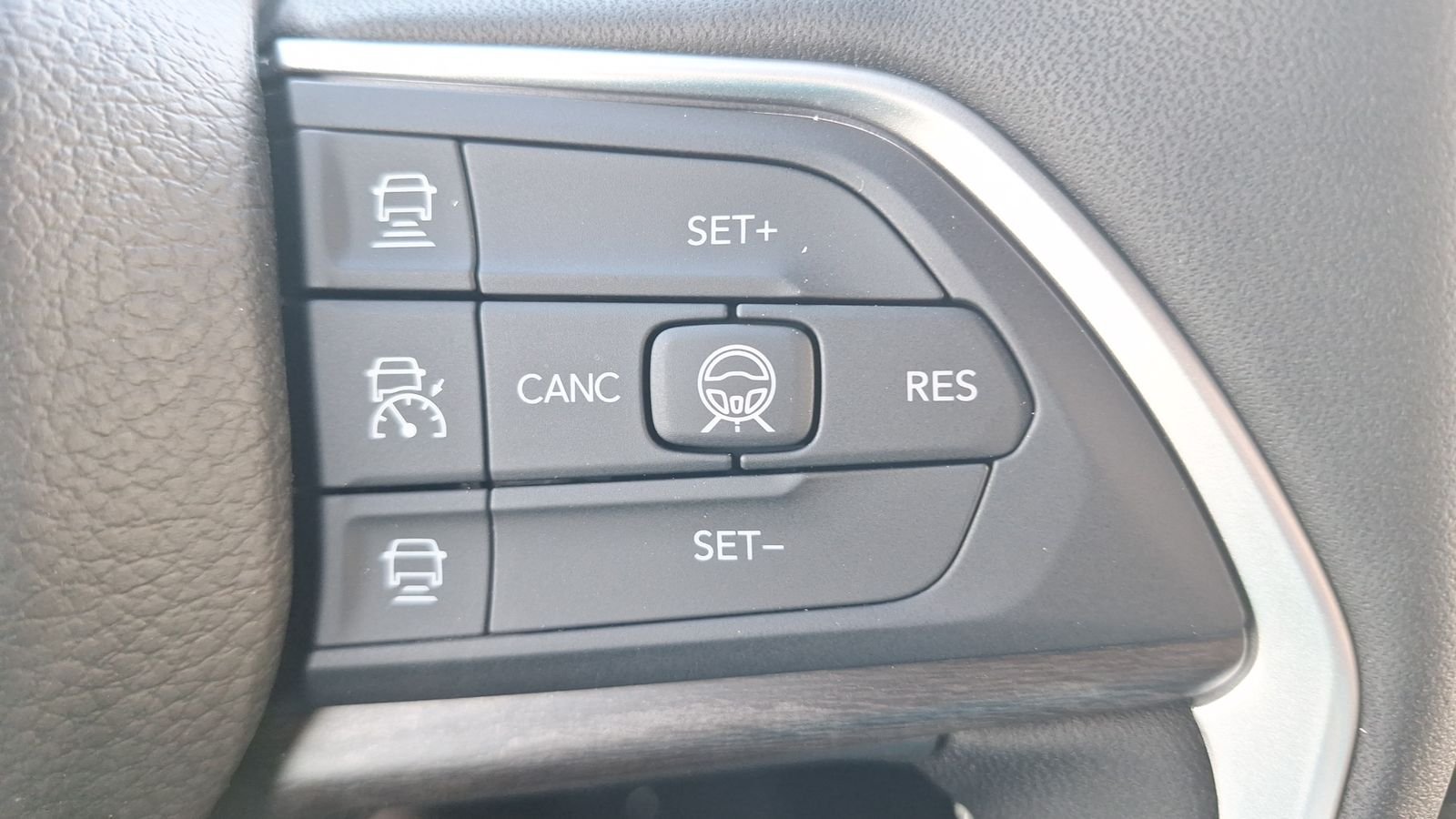 New 2026 Silver Zynith Exterior Paint Jeep Altitude image 22