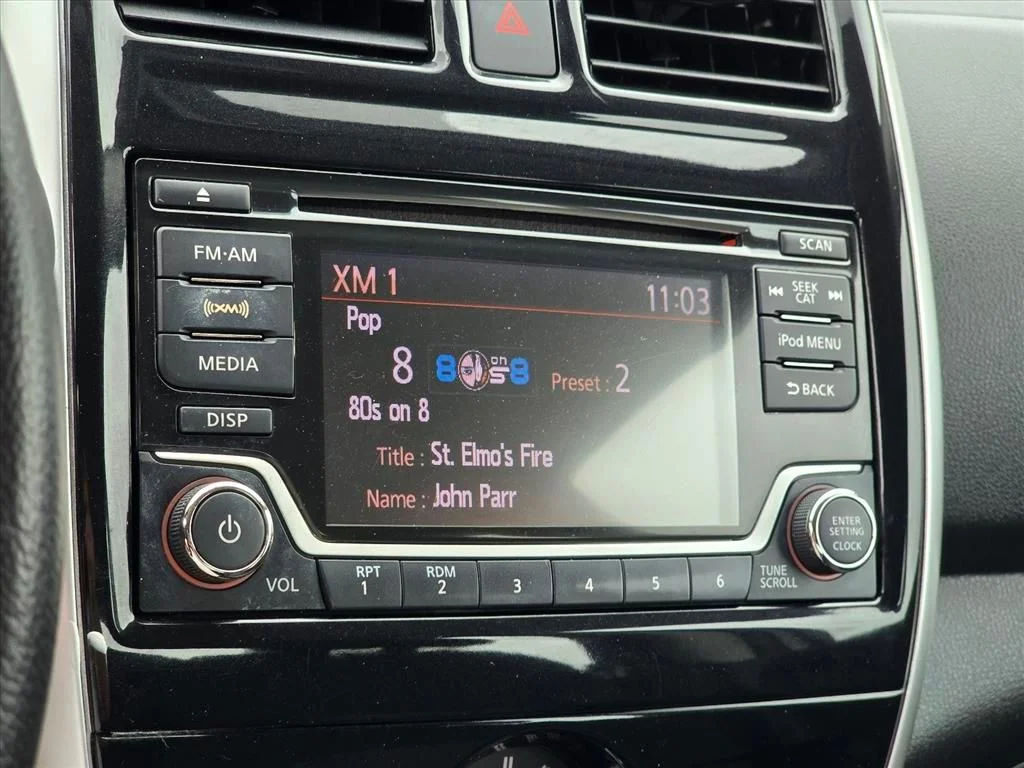 Used 2018 White Nissan 1.6 SV image 4