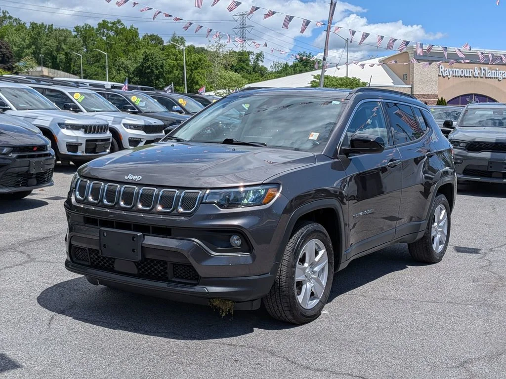 Used 2022 Gray Jeep Latitude image 2