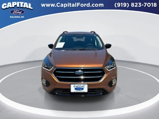 Used 2017 Red Ford SE image 3