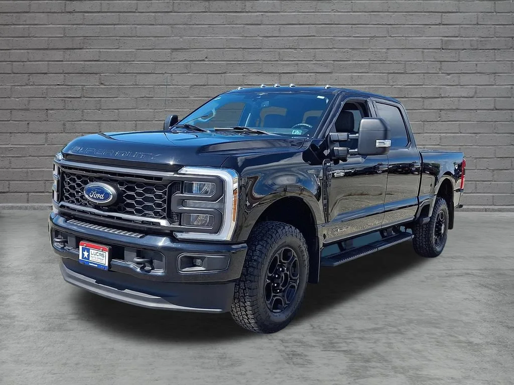Used 2023  Ford XL image 5