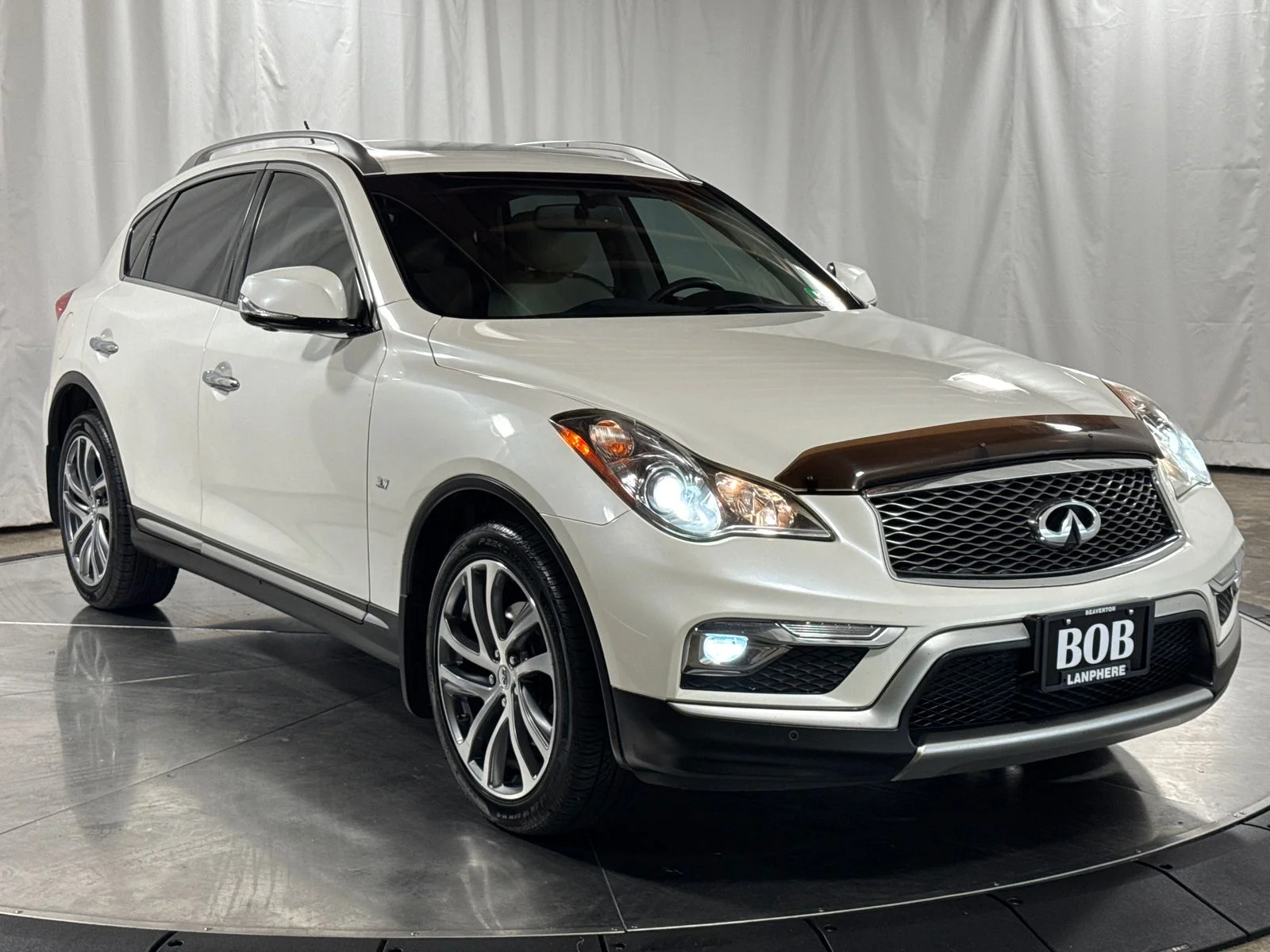 Used 2017 White INFINITI Base image 7