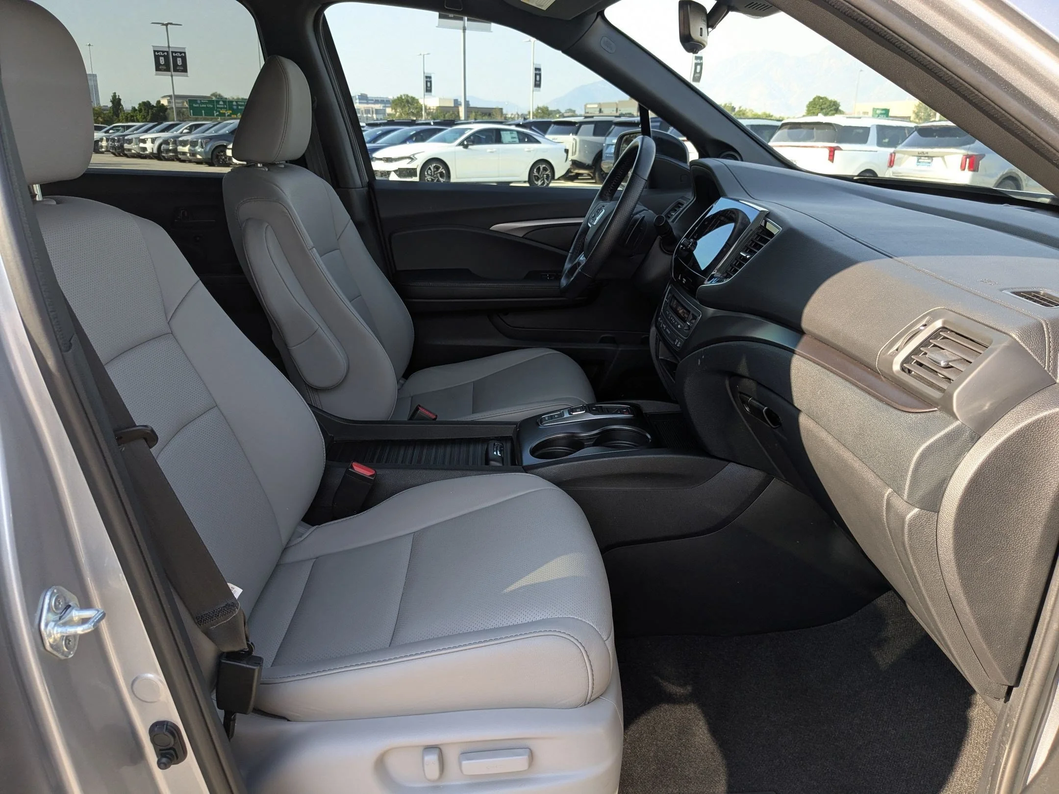 Used 2023 Lunar Silver Metallic Honda EX-L image 28