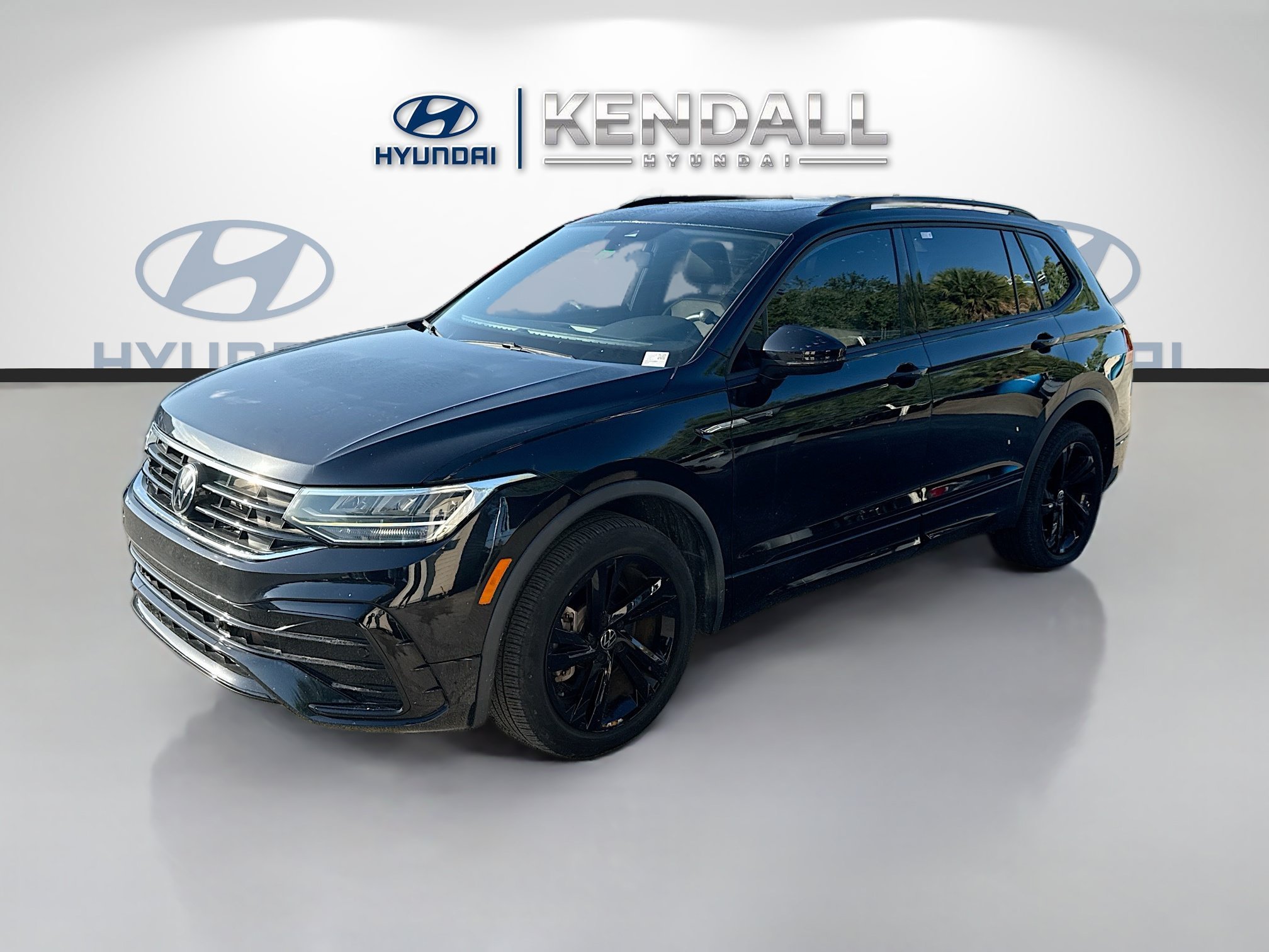 Used 2023 Deep Black Volkswagen SE R-Line Black image 3