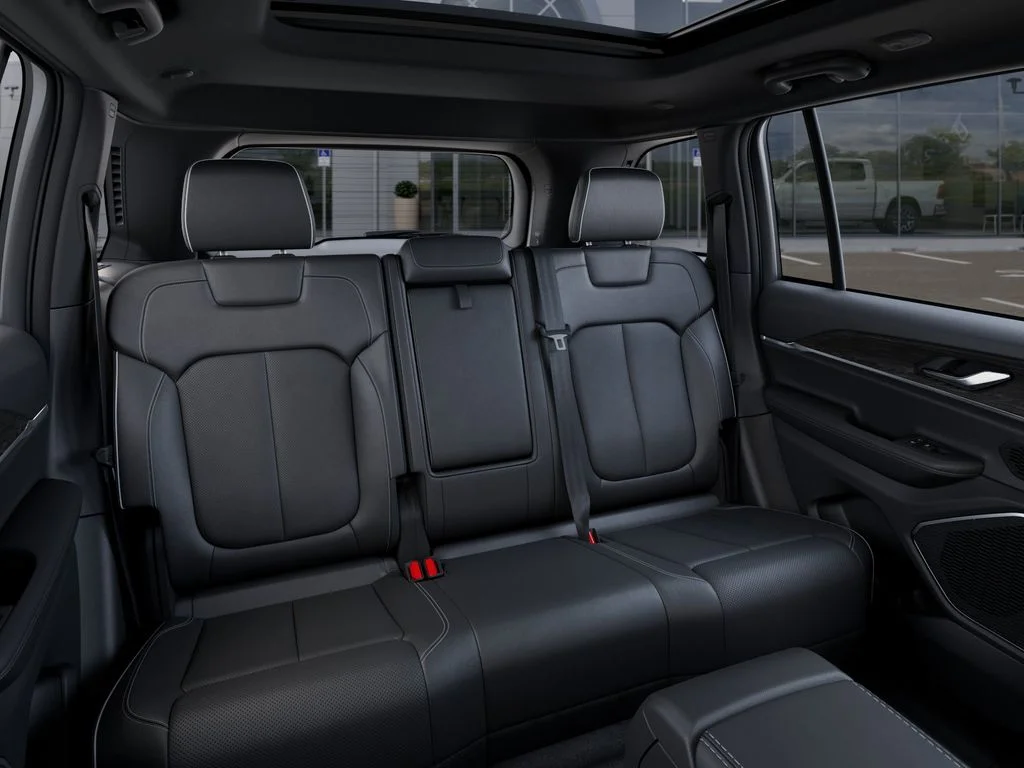 New 2026 Silver Zynith Exterior Paint Jeep Limited image 16