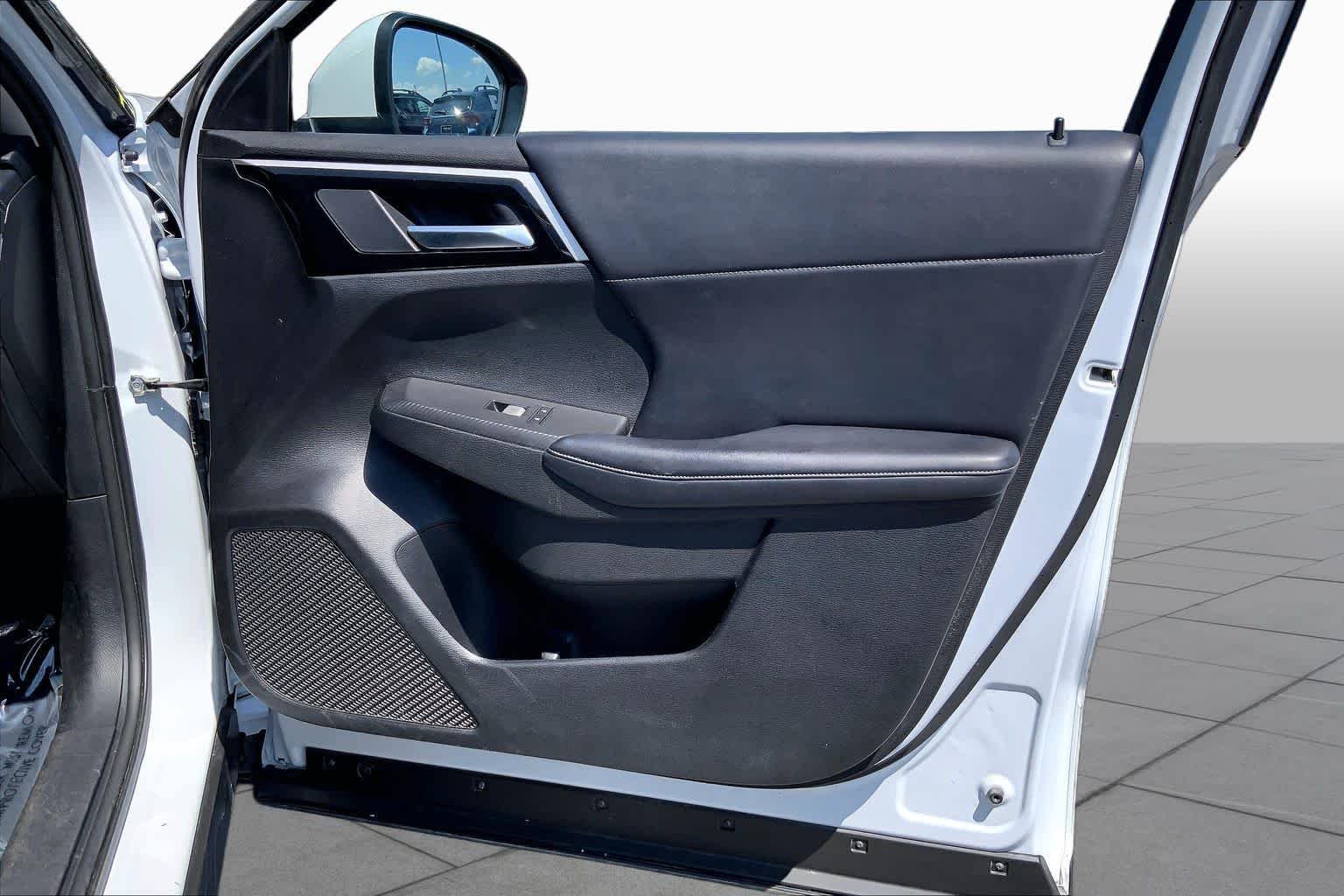 Used 2024 White Diamond Mitsubishi SE image 20