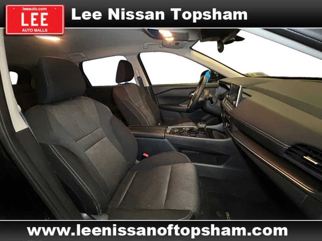 Used 2025 Super Black Nissan SV image 16
