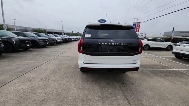 New 2026 Star White Metallic Tri-Coat Ford Active image 8