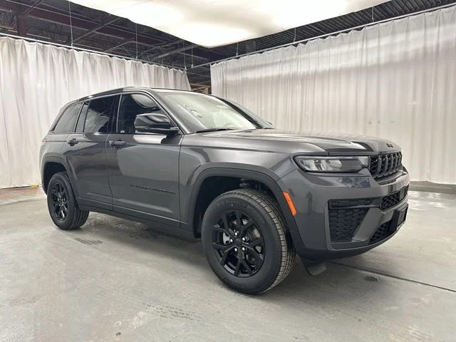 New 2026 Baltic Gray Metallic Clear-Coat Exterior Paint Jeep Laredo Altitude image 11