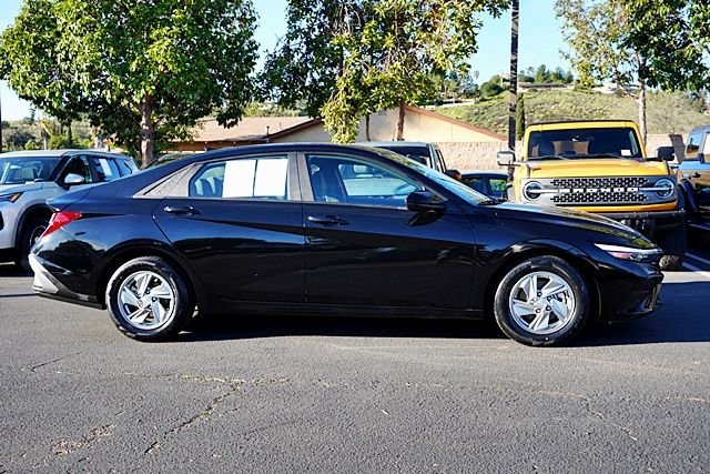 Used 2024 Black Hyundai SE image 6