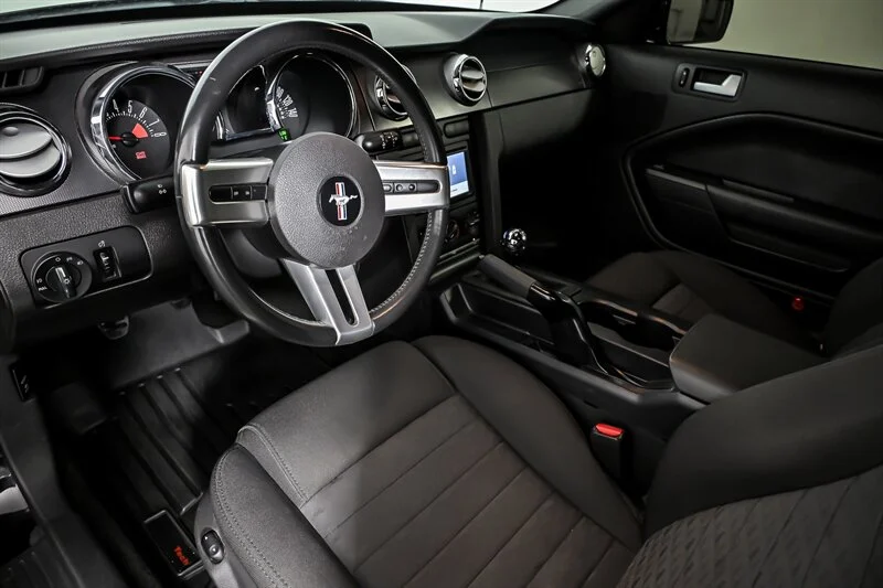 Used 2007 Black Clearcoat Ford GT Premium image 13