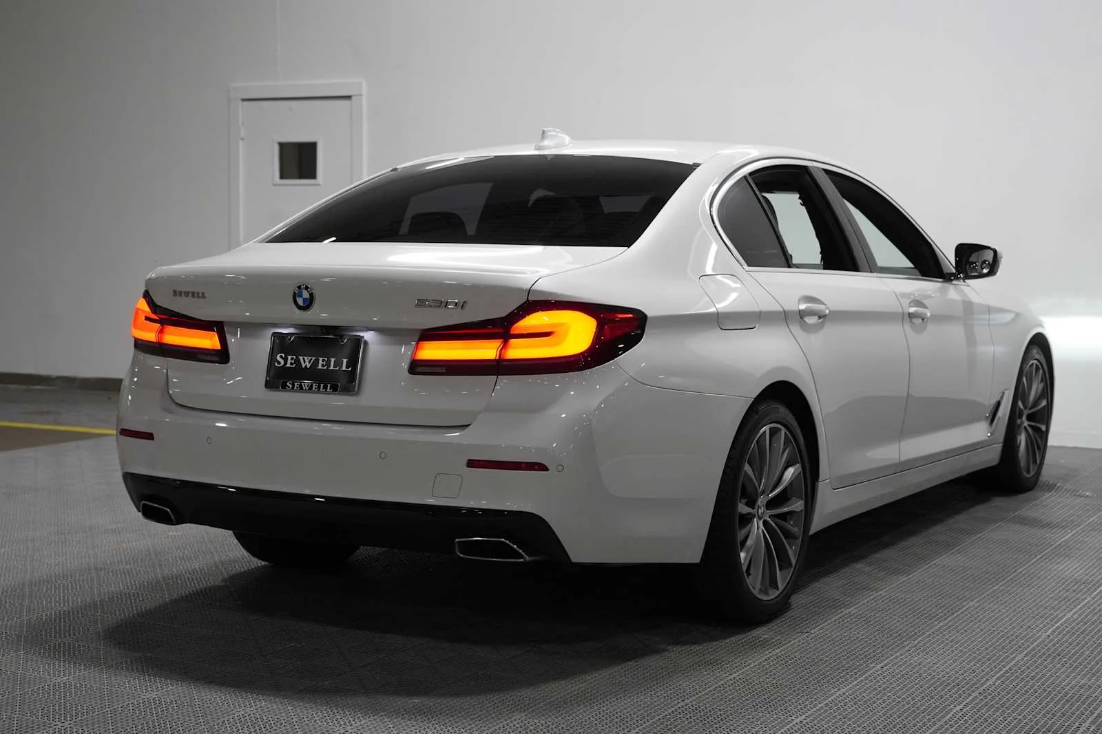 Used 2022 Mineral White Metallic BMW 530i image 4