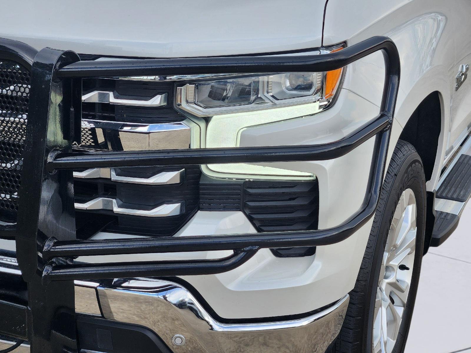 Used 2023 Iridescent Pearl Tricoat CHEVROLET LTZ image 9