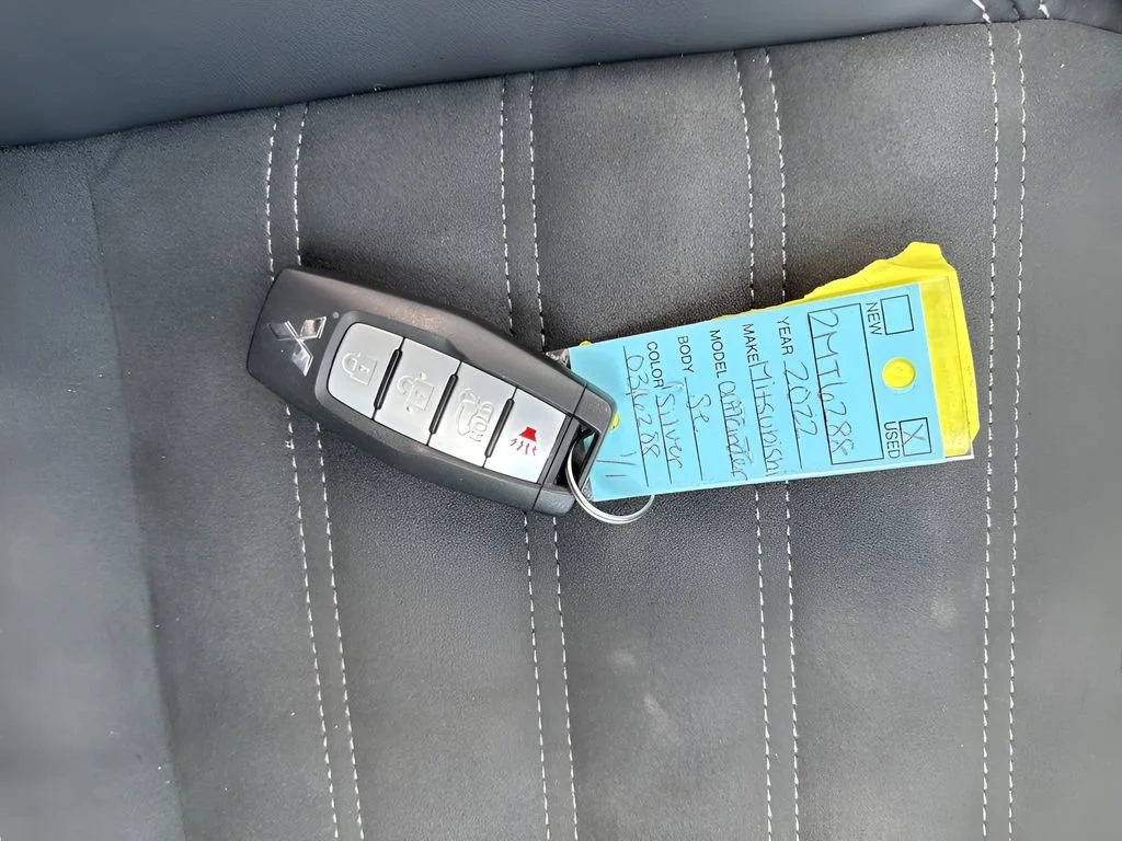 Used 2022 Silver Mitsubishi SE image 34