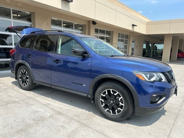 Used 2020 Blue Nissan SV image 2