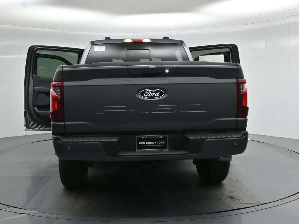 New 2026 Carbonized Gray Metallic Ford XLT image 30