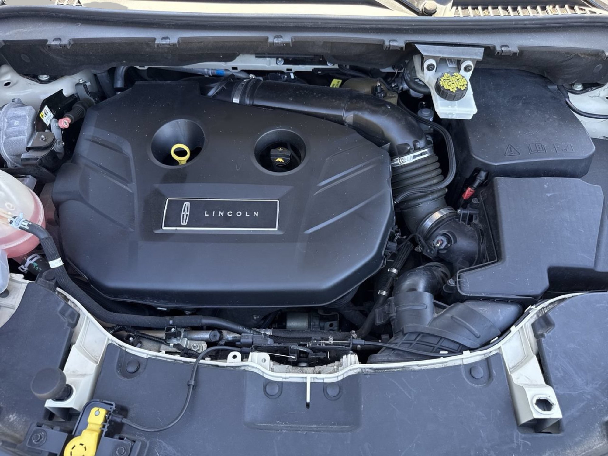 Used 2018 Ivory Pearl Lincoln Reserve image 11