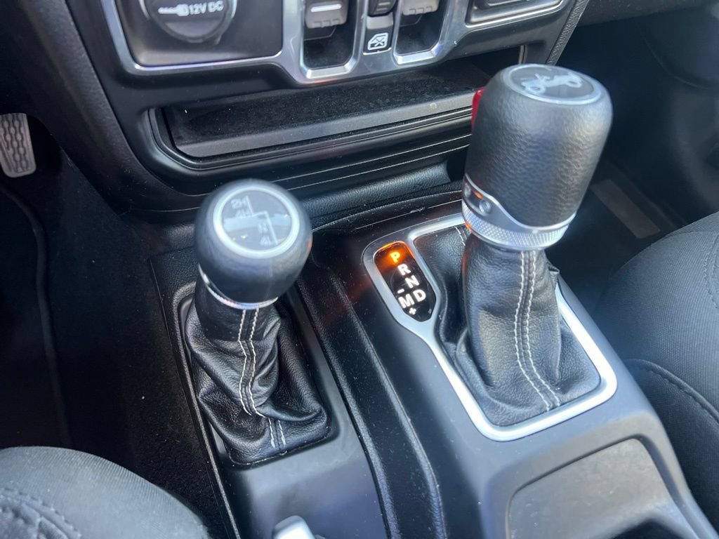 Used 2020 Bright White Clearcoat Jeep Unlimited Sahara image 23