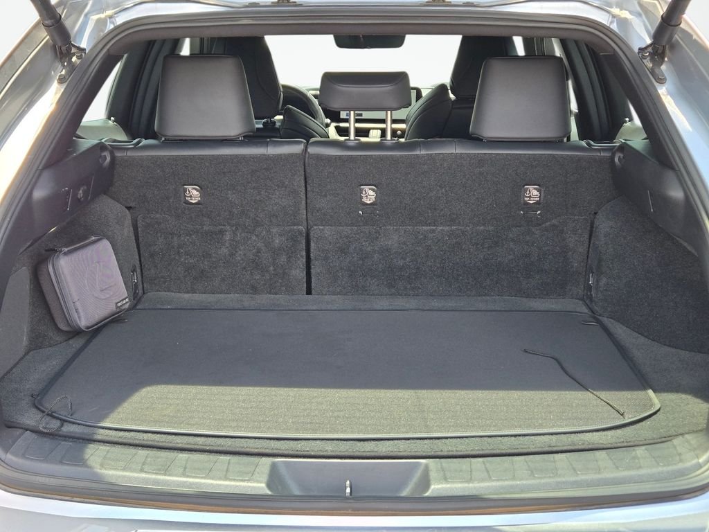 Used 2023 Silver Lexus UX 250h F SPORT Handling image 8
