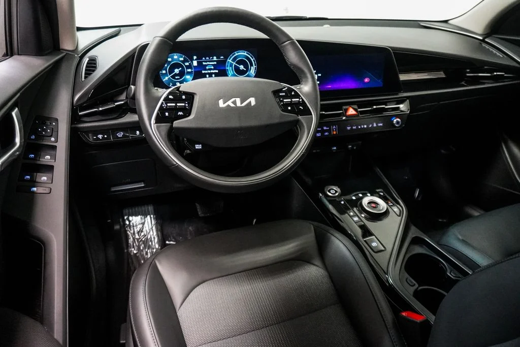 Used 2024 Gray Kia Wind image 12