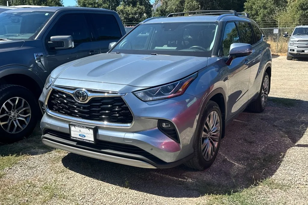 Used 2020  Toyota Platinum image 2