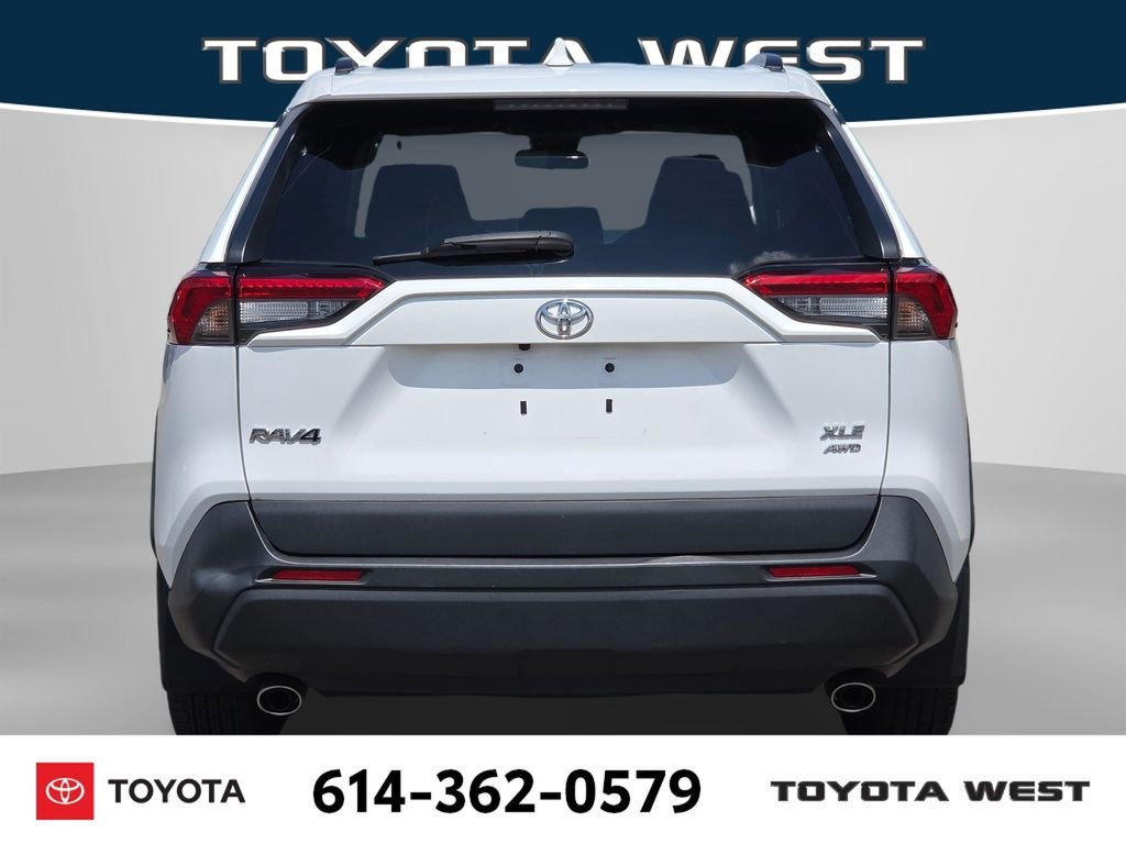 Used 2020 White Toyota XLE image 9