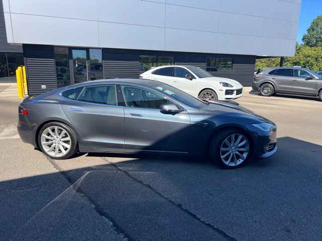 Used 2016 Midnight Silver Metallic Tesla 75D image 2