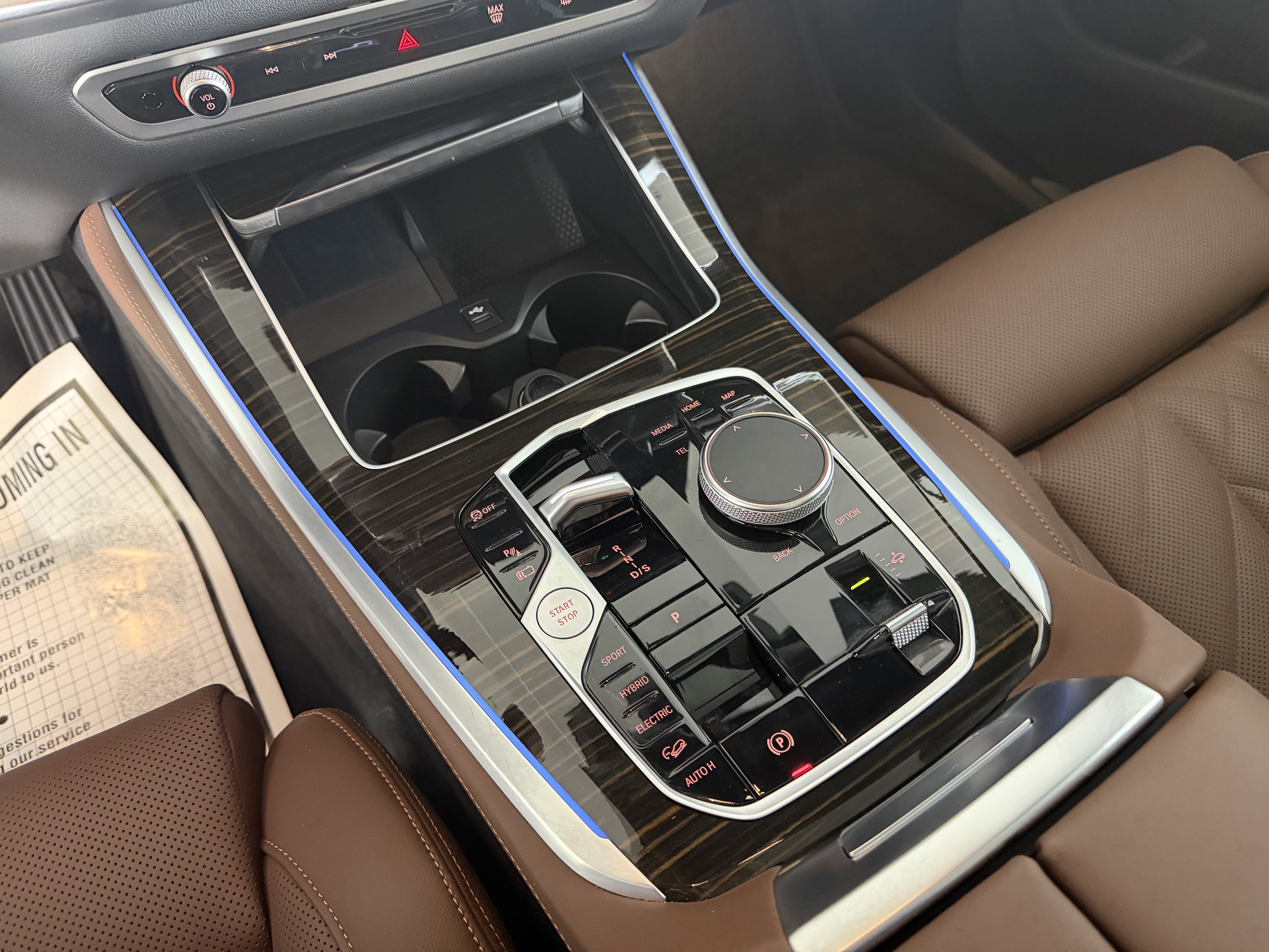Used 2025 MINERAL WHITE MET BMW xDrive50e image 12