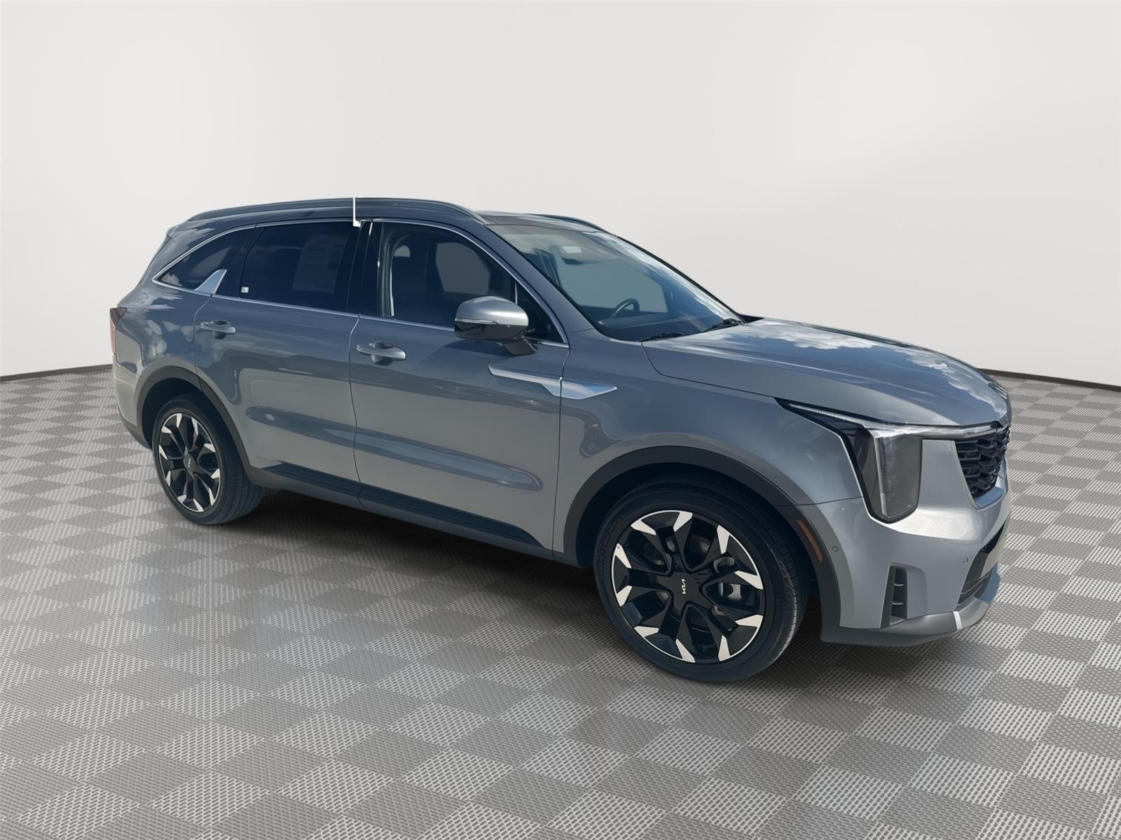 Used 2025 Everlasting Silver Kia SX image 3