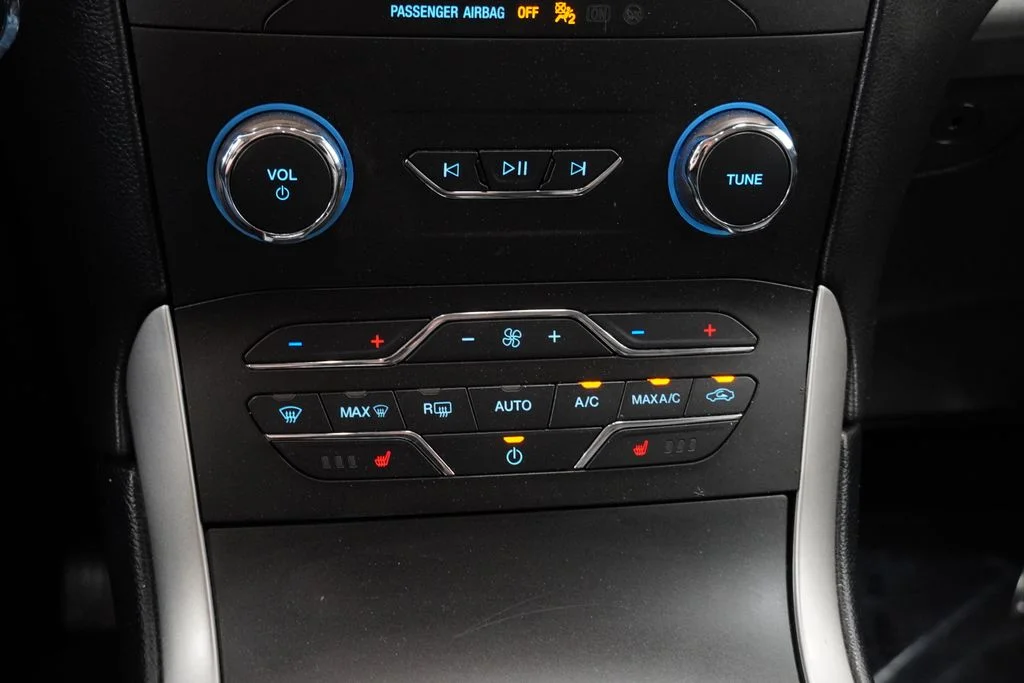 Used 2019 Gray Ford SEL image 18