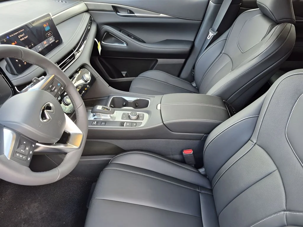 Certified Used 2026 Graphite Shadow INFINITI LUXE image 19