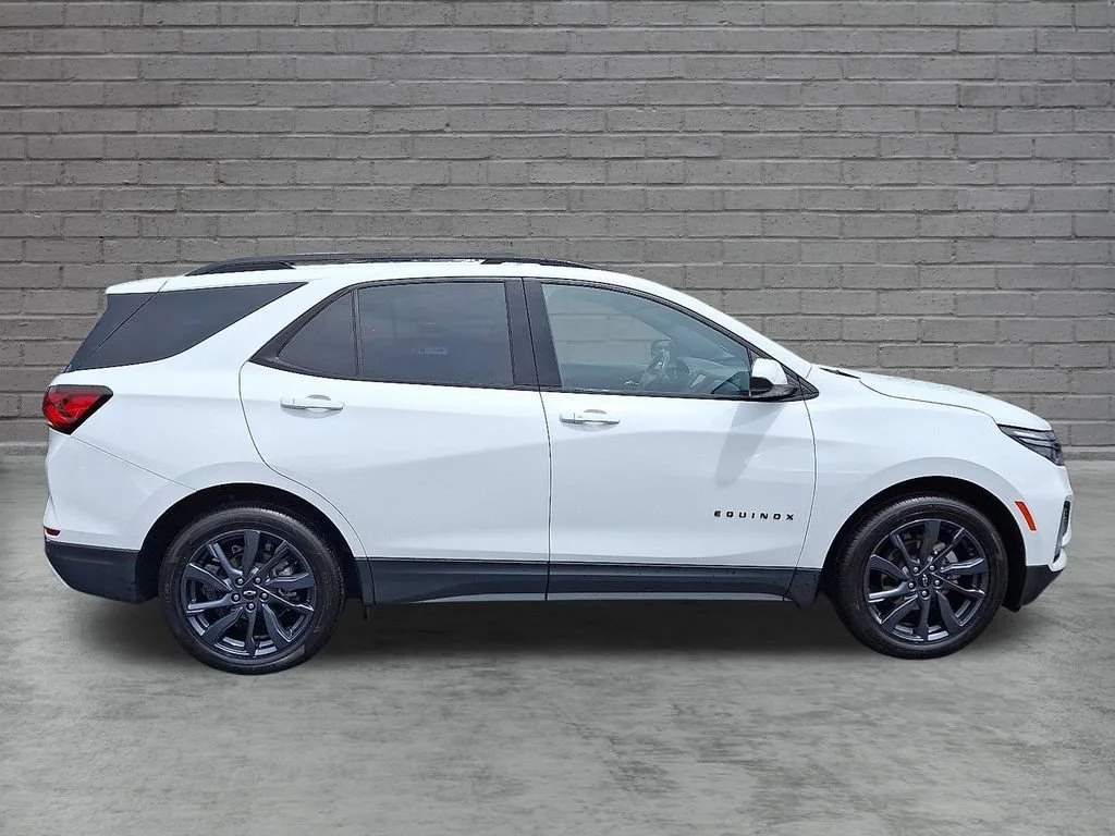 Used 2022 Summit White Chevrolet RS image 13