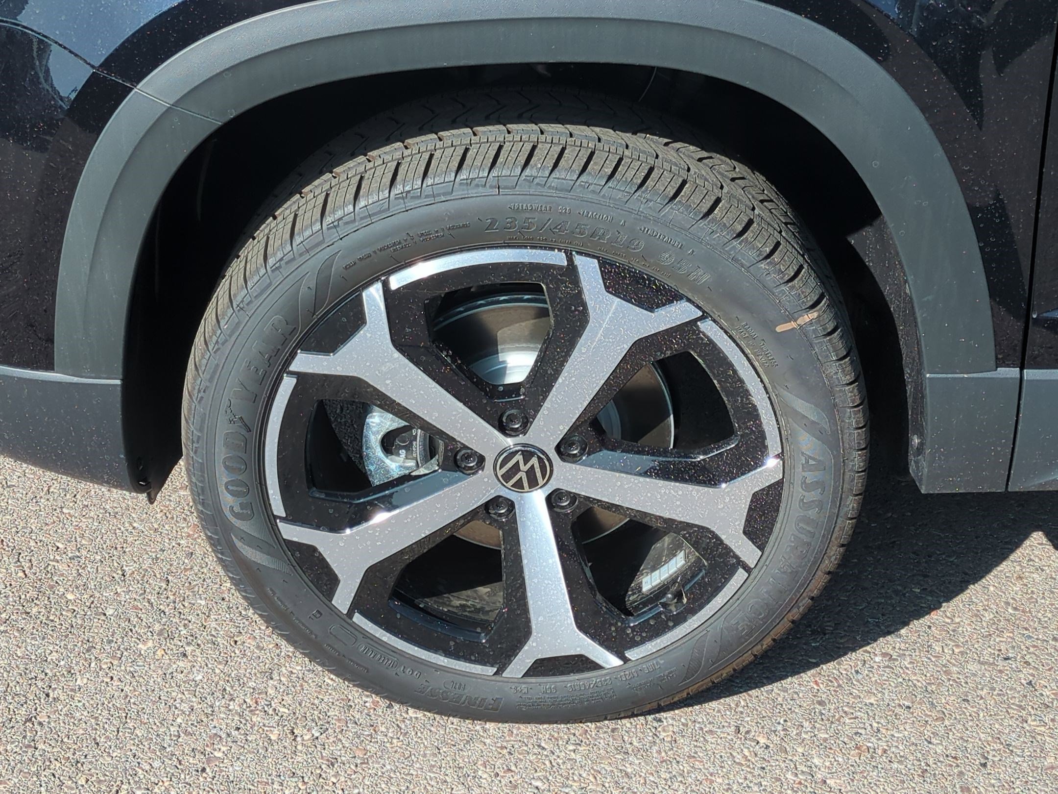 2025 Volkswagen Taos SEL - Photo 17