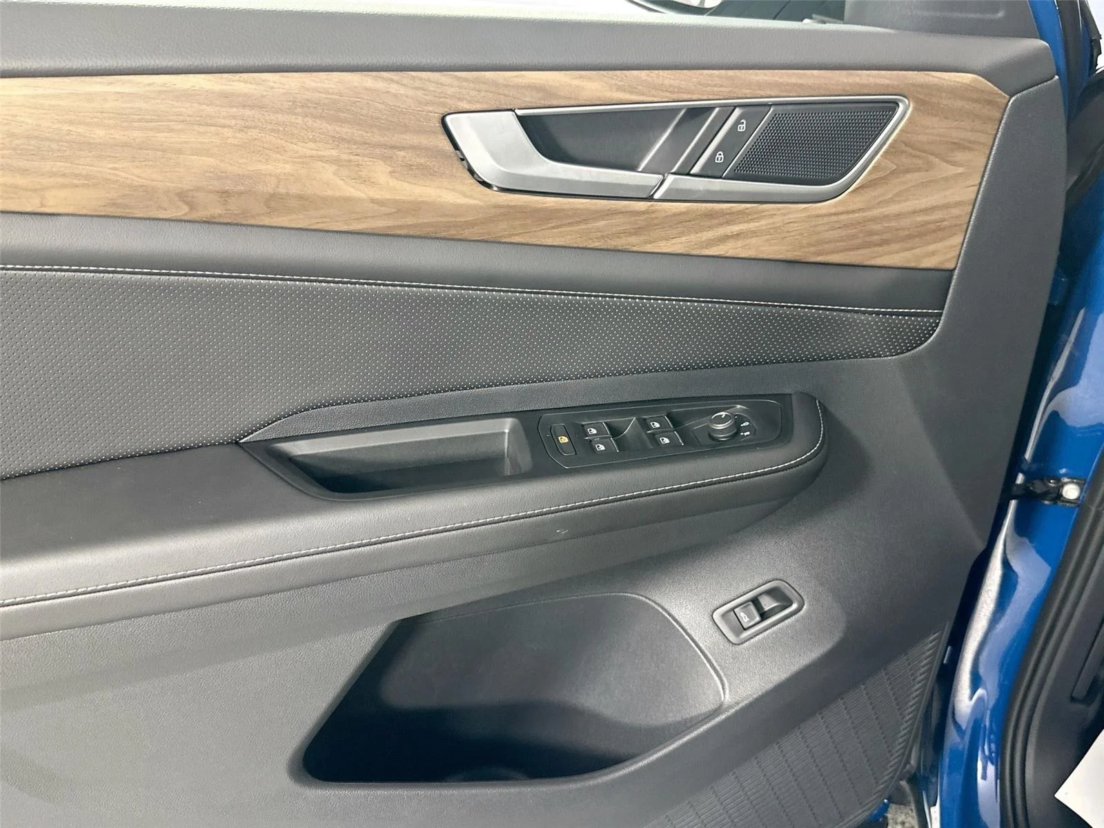 2026 Volkswagen Atlas SE w/Tech - Photo 15