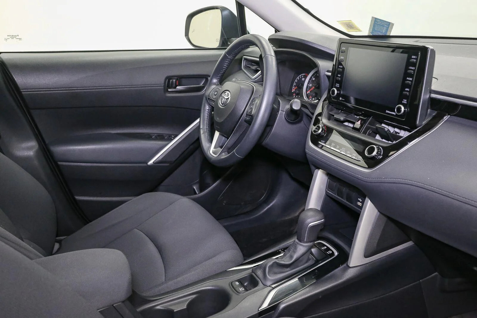 Used 2022 Wind Chill Pearl Toyota LE image 21