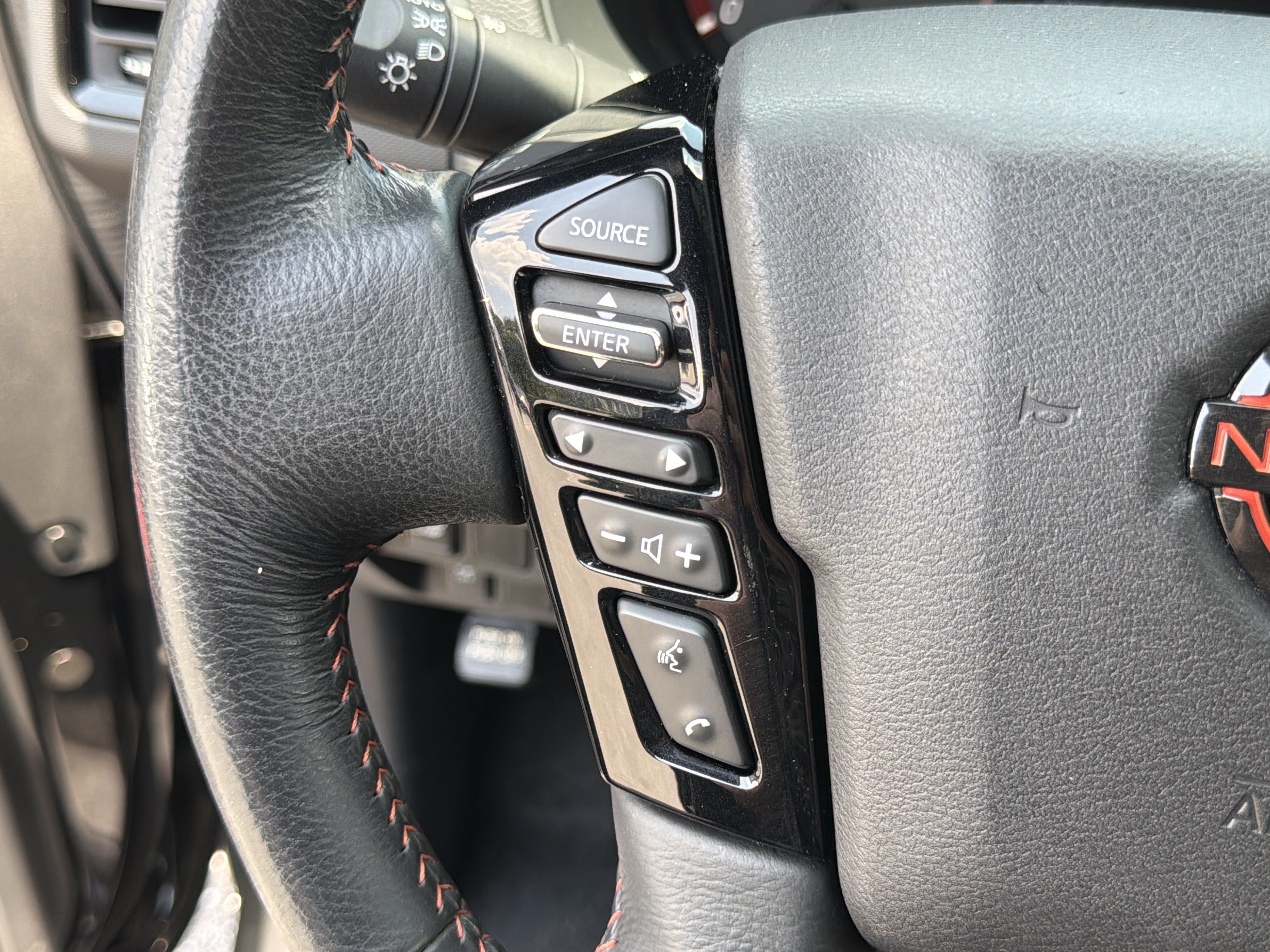 Used 2022 Super Black Nissan PRO-X image 29