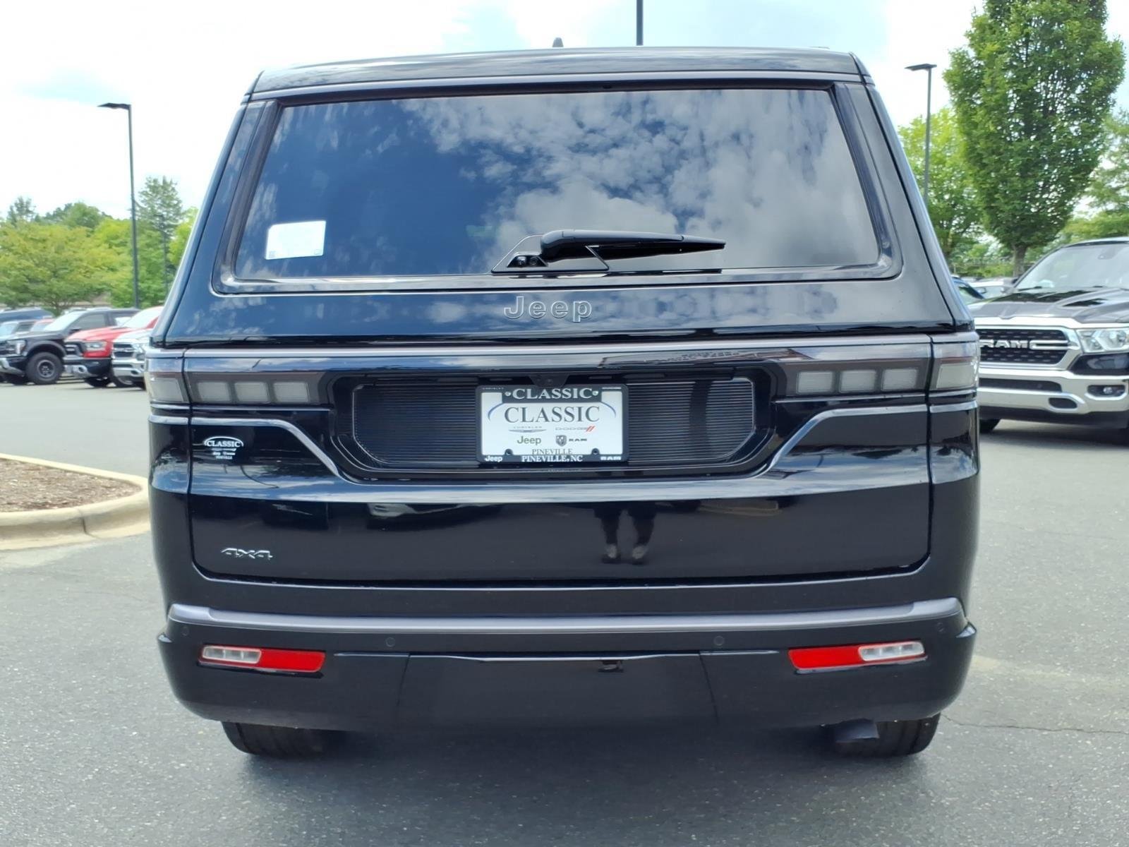 New 2026 High Gloss Black Exterior Paint Jeep Summit Obsidian image 19