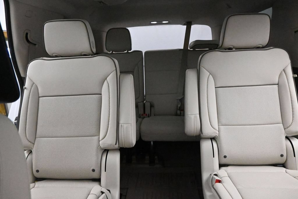 Used 2023 White Frost Tricoat GMC Denali image 17