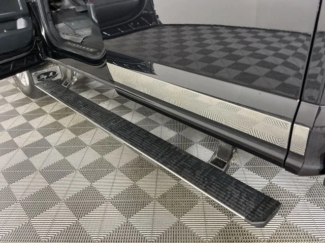 Used 2019 Black Ford Platinum image 16