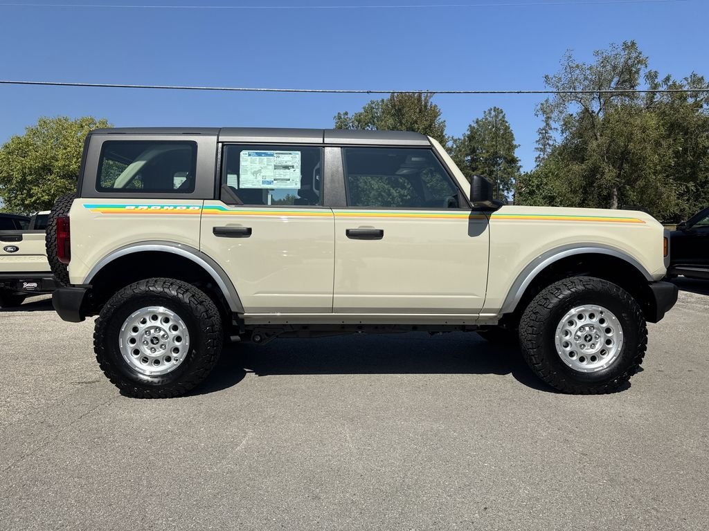 2025 Ford Bronco Base photo 4